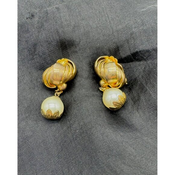 Vintage Gold Tone Clip-On Earring Set Of 4 Styles - Picture 4 of 15